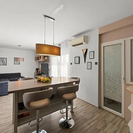 Apartment Premium With Patio Poreč