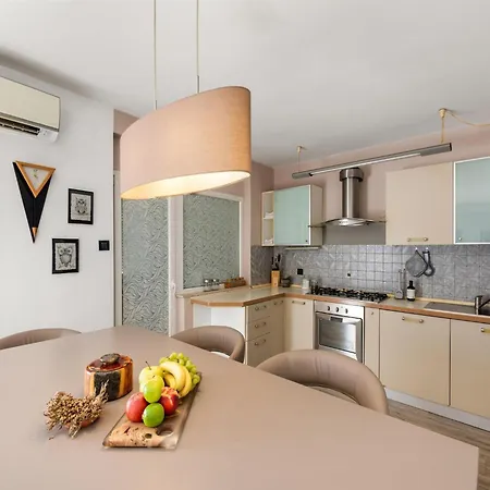 Premium With Patio Apartment Poreč